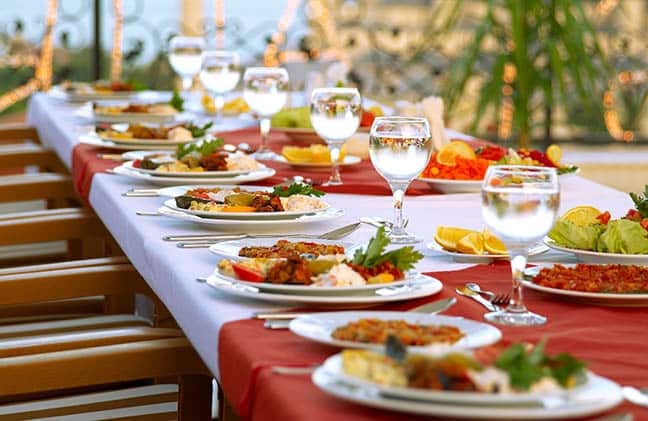 Tips On Food And Beverage For An Outdoor Party